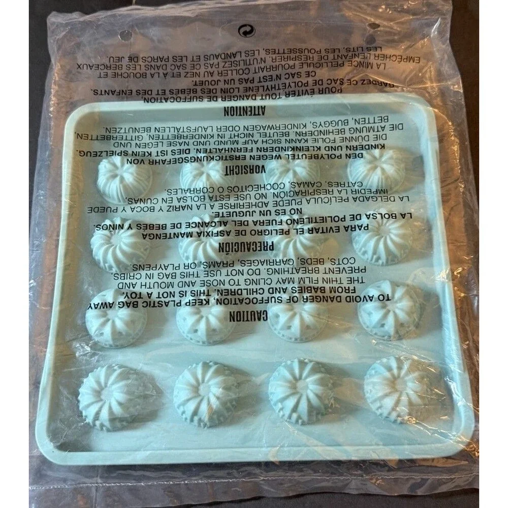 Pampered Chef Fluted Chocolate Mold 16 Pc 1